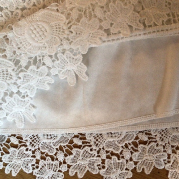 HP💝Simplee Crochet lined white Lace l/s blouse sm - Picture 5 of 8